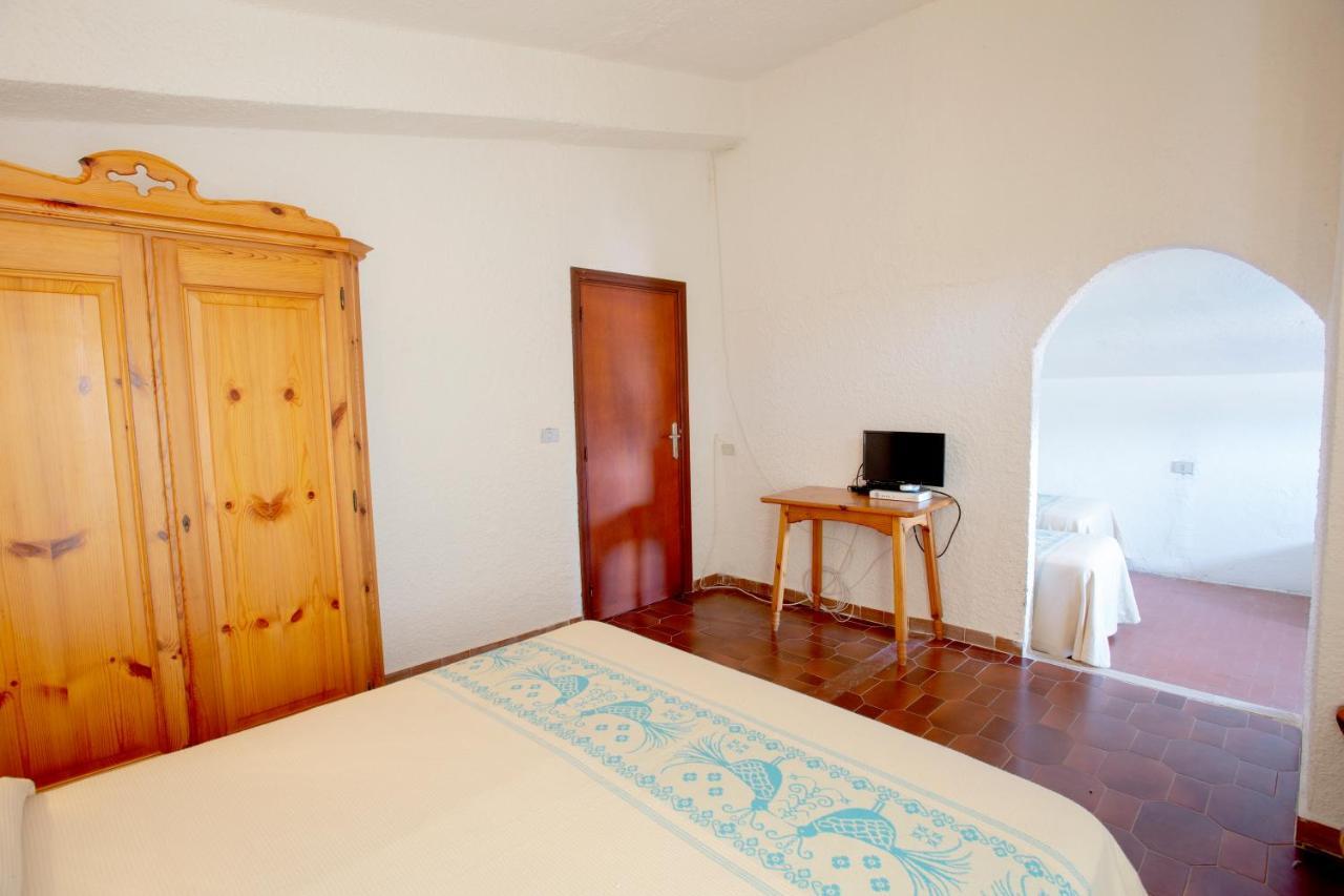 Hotel Al Faro Сан Теодоро Екстериор снимка