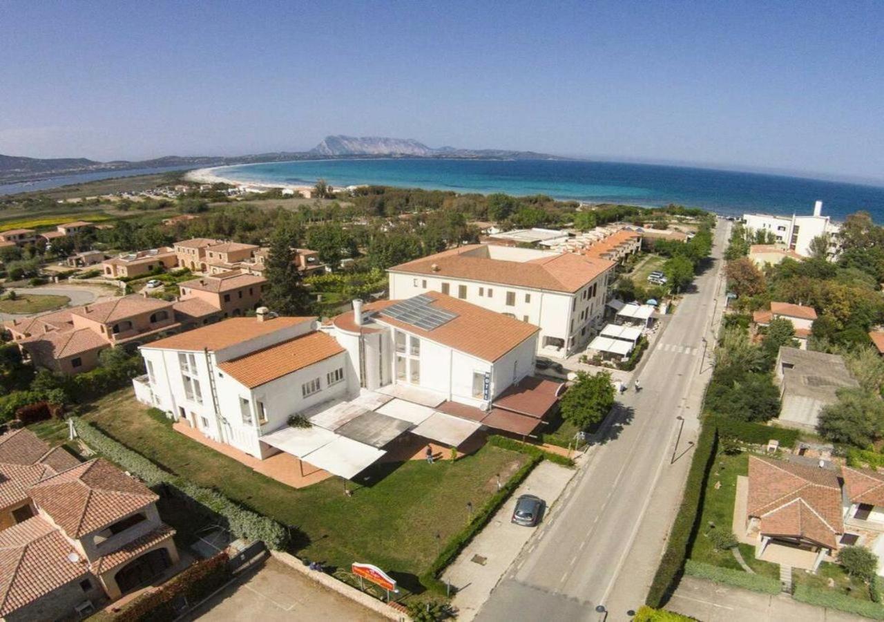 Hotel Al Faro Сан Теодоро Екстериор снимка