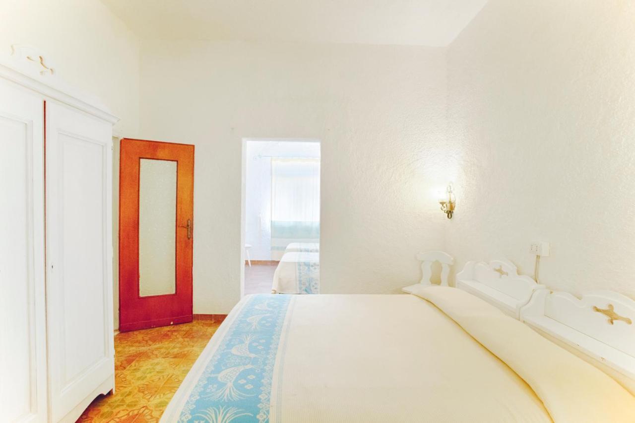 Hotel Al Faro Сан Теодоро Екстериор снимка