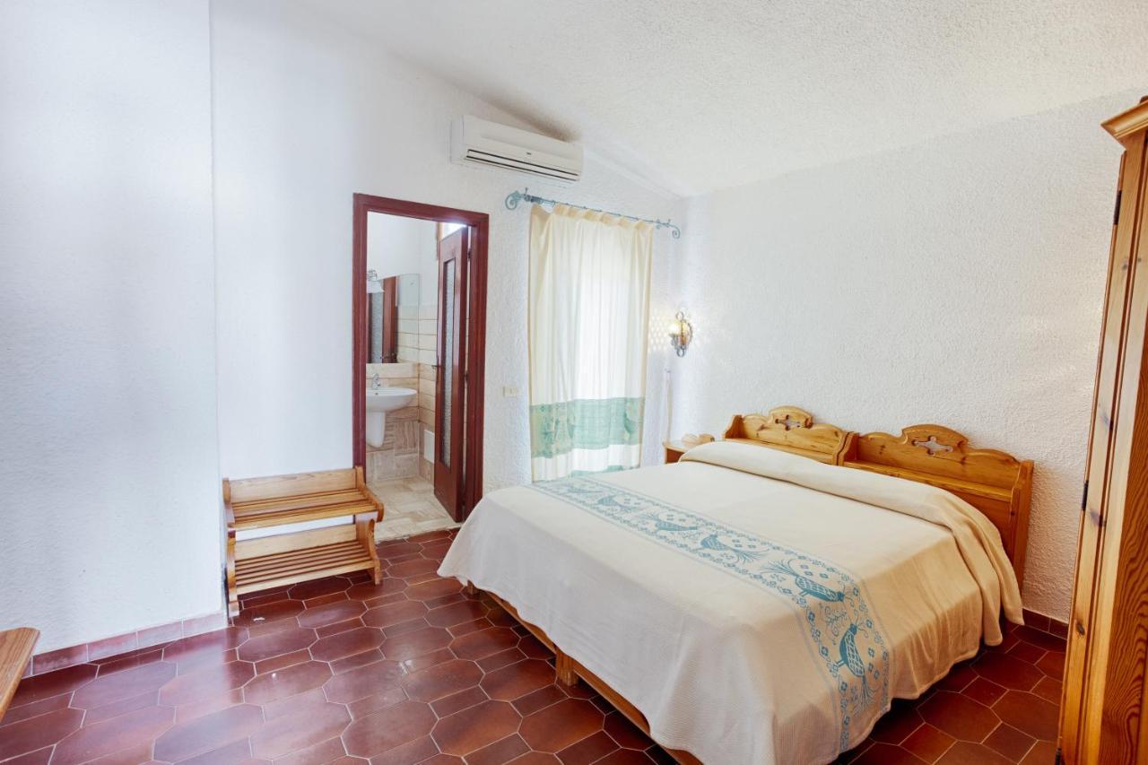 Hotel Al Faro Сан Теодоро Екстериор снимка