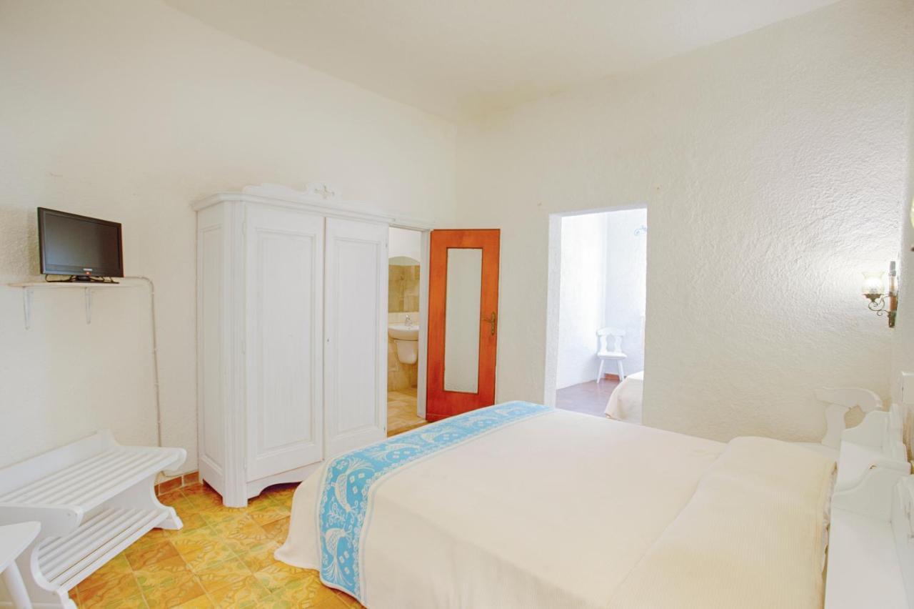 Hotel Al Faro Сан Теодоро Екстериор снимка